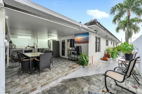 1071 W 37th Street Hialeah FL 33012