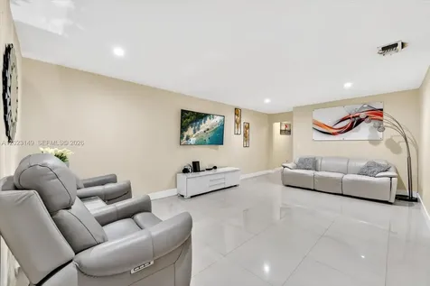 1071 W 37th Street Hialeah FL 33012