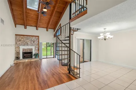 9367 SW 1st Street Plantation FL 33324