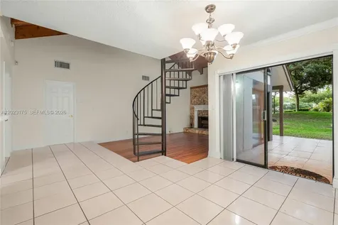 9367 SW 1st Street Plantation FL 33324