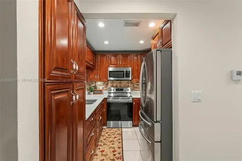 9367 SW 1st Street Plantation FL 33324