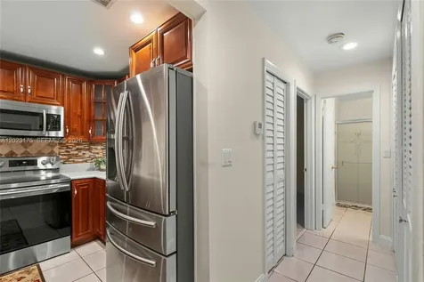 9367 SW 1st Street Plantation FL 33324