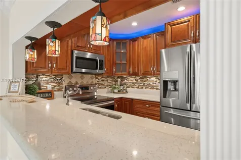9367 SW 1st Street Plantation FL 33324