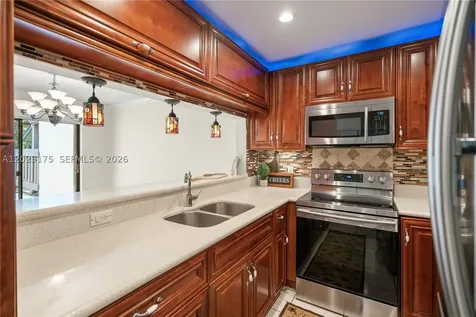 9367 SW 1st Street Plantation FL 33324