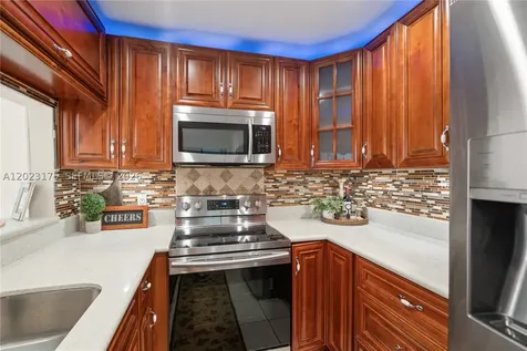 9367 SW 1st Street Plantation FL 33324