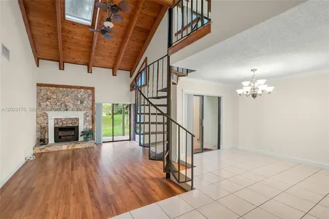 9367 SW 1st Street Plantation FL 33324