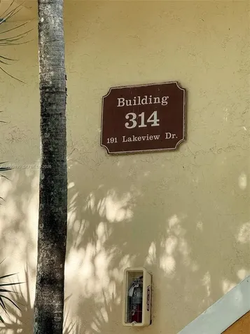 191 Lakeview Drive Weston FL 33326
