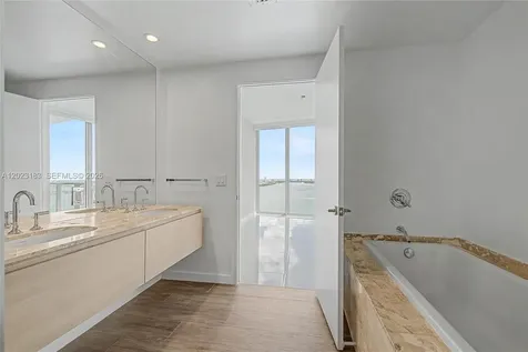 2900 NE 7th Avenue Miami FL 33137