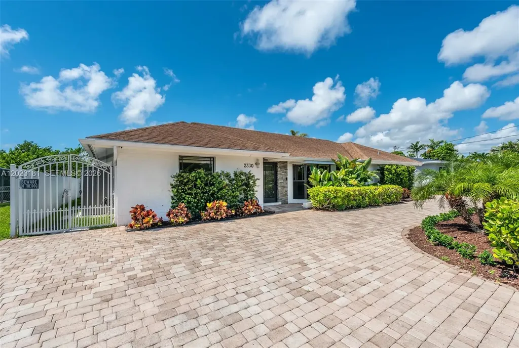 2330 NE 195th Street Miami FL 33180
