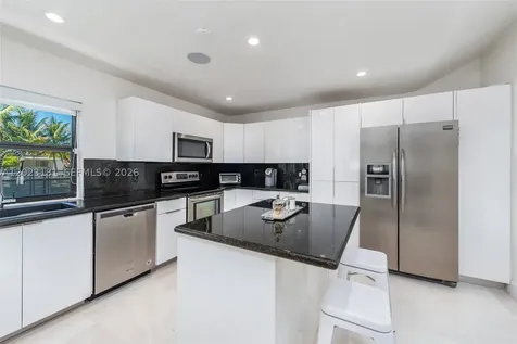2330 NE 195th Street Miami FL 33180