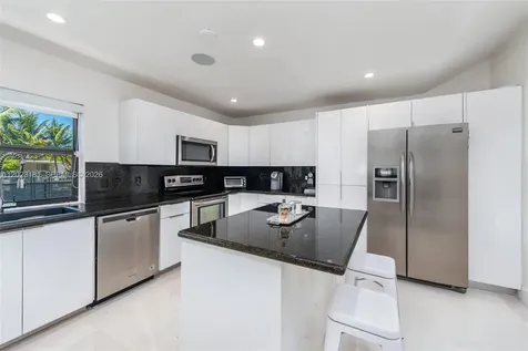 2330 NE 195th Street Miami FL 33180