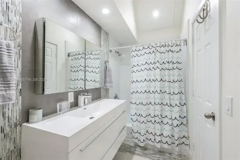 2330 NE 195th Street Miami FL 33180