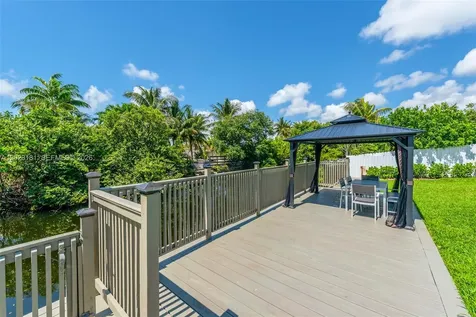 2330 NE 195th Street Miami FL 33180