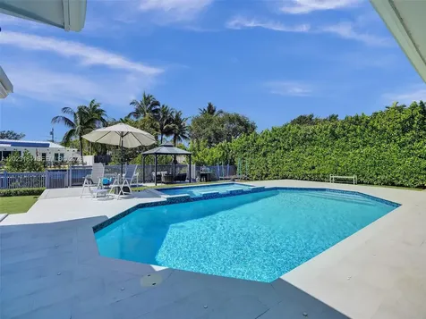 2330 NE 195th Street Miami FL 33180