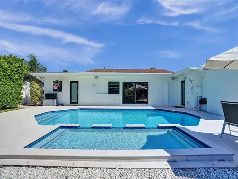2330 NE 195th Street Miami FL 33180