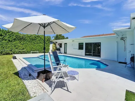 2330 NE 195th Street Miami FL 33180