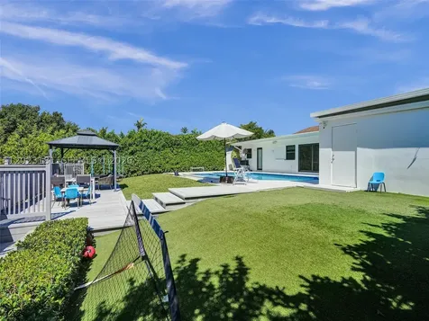 2330 NE 195th Street Miami FL 33180