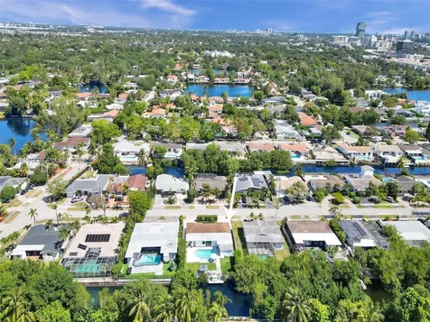 2330 NE 195th Street Miami FL 33180