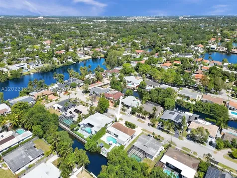 2330 NE 195th Street Miami FL 33180