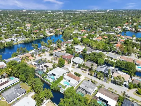 2330 NE 195th Street Miami FL 33180