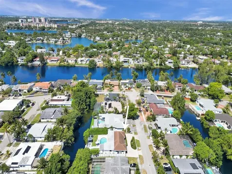 2330 NE 195th Street Miami FL 33180