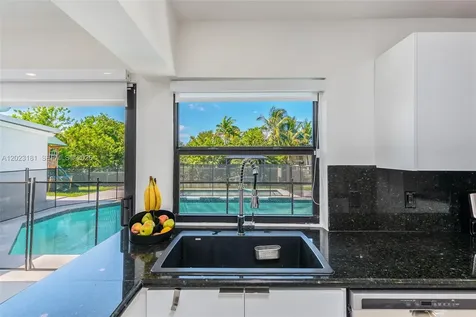 2330 NE 195th Street Miami FL 33180
