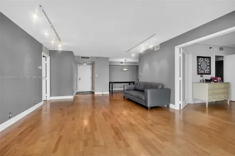 2000 Towerside Terrace Miami FL 33138