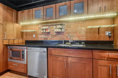 2000 Towerside Terrace Miami FL 33138