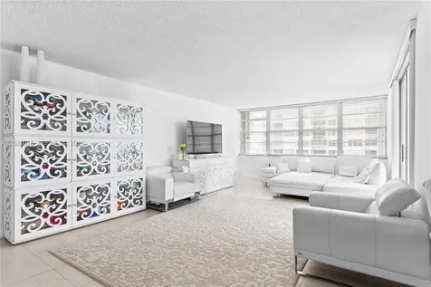 18051 Biscayne Boulevard Aventura FL 33160