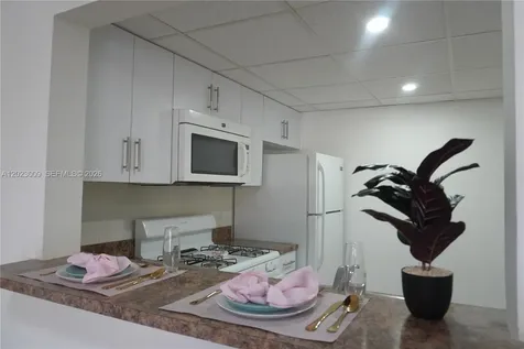 17901 NW 68th Avenue Hialeah FL 33015