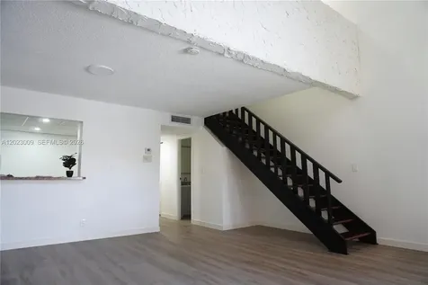 17901 NW 68th Avenue Hialeah FL 33015