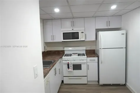 17901 NW 68th Avenue Hialeah FL 33015