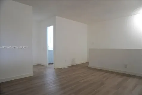 17901 NW 68th Avenue Hialeah FL 33015