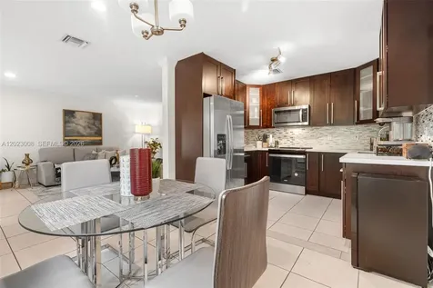 4270 NW 20th Avenue Oakland Park FL 33309