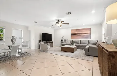 4270 NW 20th Avenue Oakland Park FL 33309