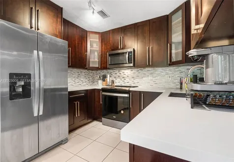 4270 NW 20th Avenue Oakland Park FL 33309