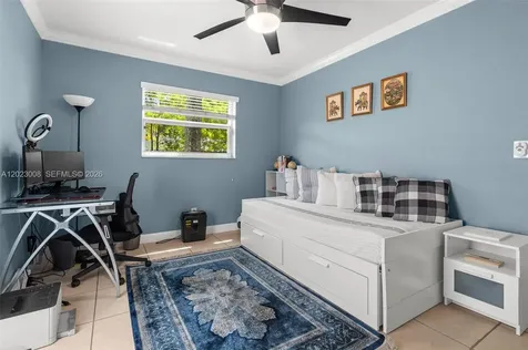 4270 NW 20th Avenue Oakland Park FL 33309