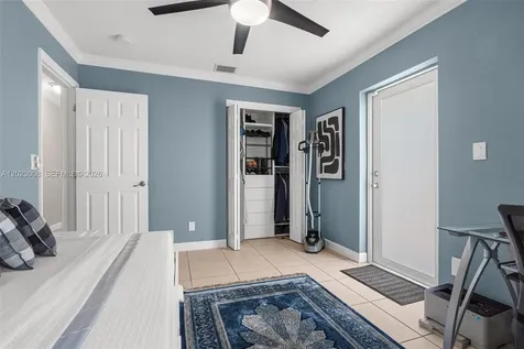 4270 NW 20th Avenue Oakland Park FL 33309