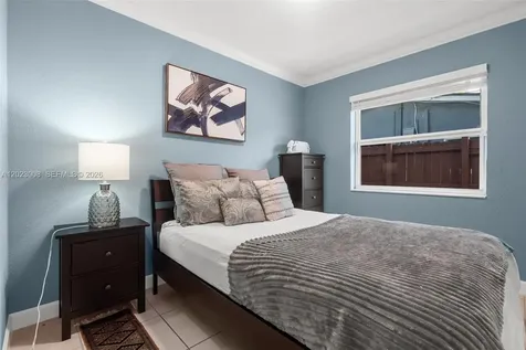 4270 NW 20th Avenue Oakland Park FL 33309