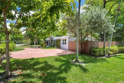 4270 NW 20th Avenue Oakland Park FL 33309