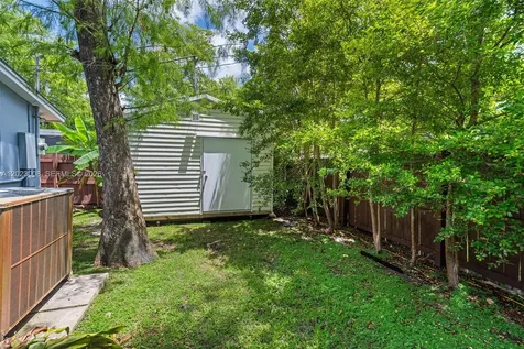 4270 NW 20th Avenue Oakland Park FL 33309