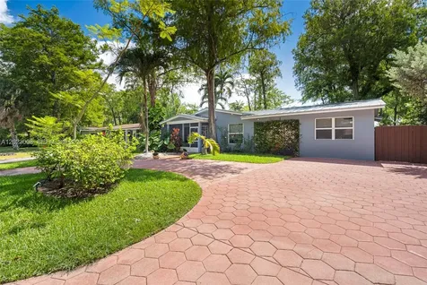 4270 NW 20th Avenue Oakland Park FL 33309