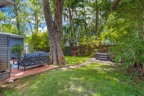 4270 NW 20th Avenue Oakland Park FL 33309