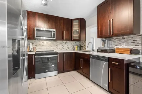 4270 NW 20th Avenue Oakland Park FL 33309