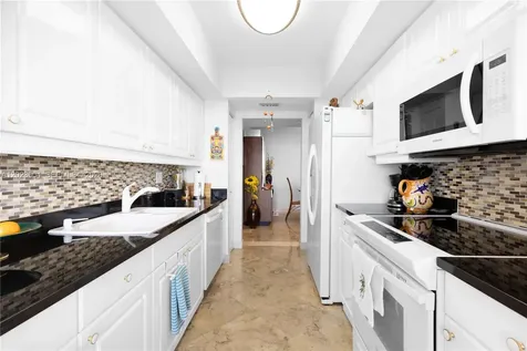 21055 Yacht Club Drive Aventura FL 33180