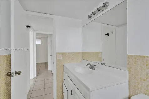 2920 Point East Drive Aventura FL 33160