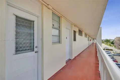 2920 Point East Drive Aventura FL 33160