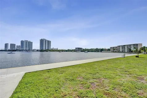2920 Point East Drive Aventura FL 33160
