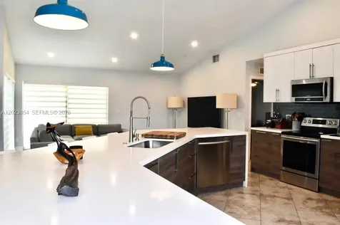 10205 SW 12th Street Pembroke Pines FL 33025
