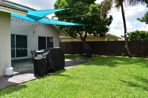 10205 SW 12th Street Pembroke Pines FL 33025